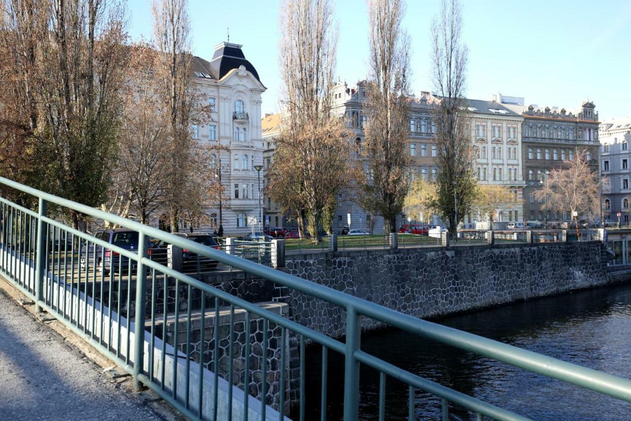 Apartman Dalia Janackovo Nabrezi Praha Eksteriør bilde